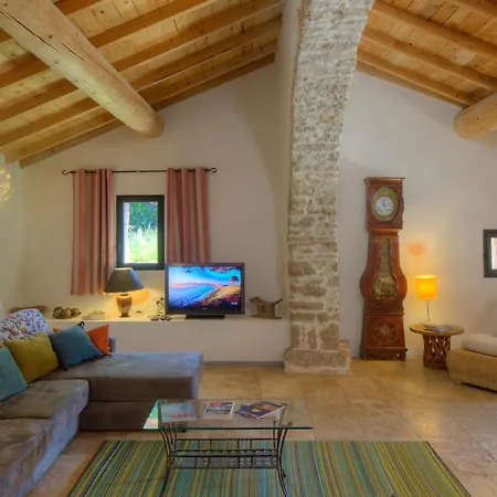 Mas Des Claparedes Lodge