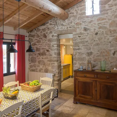 Lodge Mas Des Claparedes